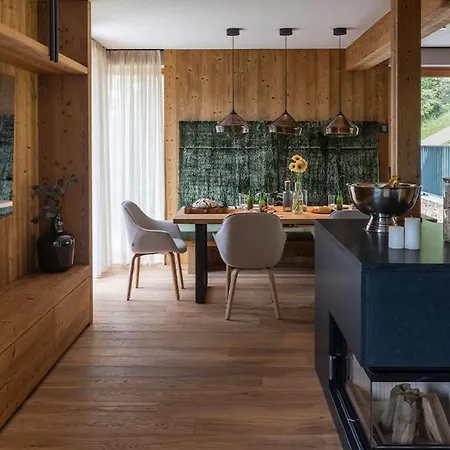 Prázdninový dům Luxury Chalet With Heated Pool